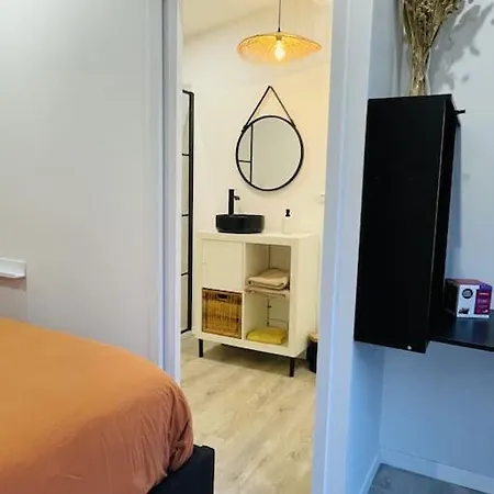 5 Min Airport Aeroport - Shuttle Navette - Parking Apartment